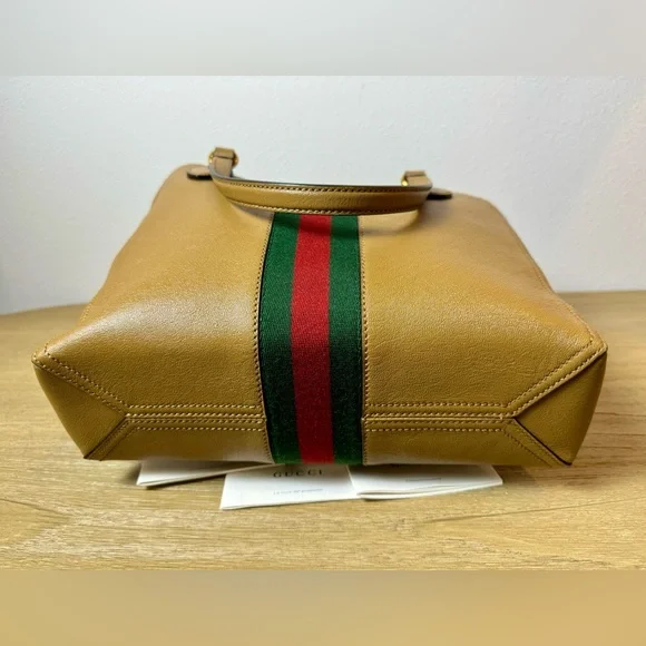 SOLD-GUCCI Dahlia Marmont Sherry line Medium Dahlia tote Beige/Tan - Picture 2 of 16